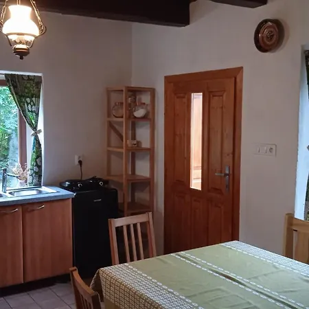 Vidiecky Domcek Na Samote